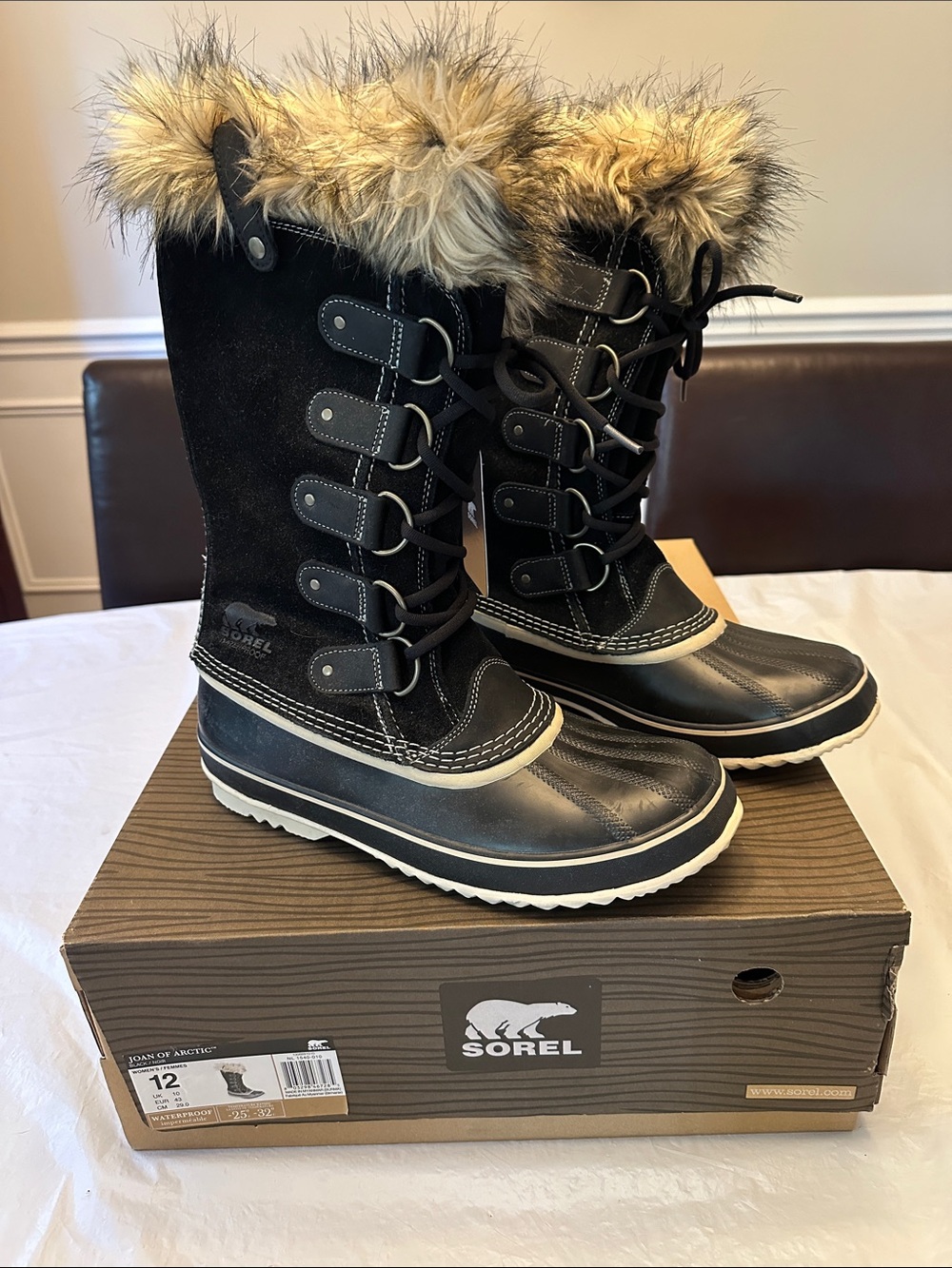 Sorel Women's Size 12 Black and Tan Faux-Fur Trim Winter Lace Boots